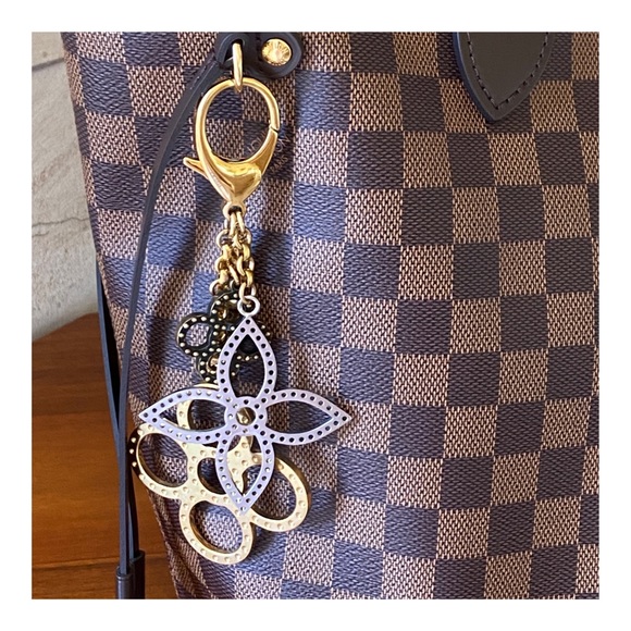 SOLD AUTHENTIC LOUIS VUITTON BIJOUX SAC TAPAGE KEY CHAIN  CHARM - Picture 8 of 9